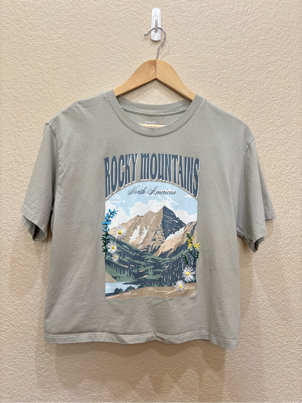Rocky Mountain 100% Organic Cotton Cropped Tee Embroidered Flowers Beige Large